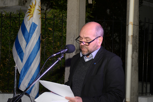 Nicolás Pons leyendo su discurso.