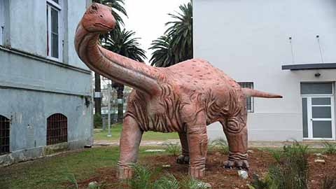 Escultura de Titanosaurio